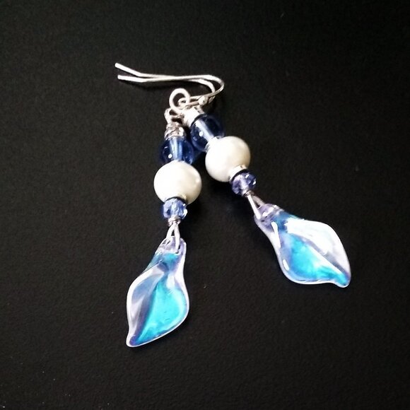 Iridescent Lily Orchid + Pearl Floral Earrings ~ Beautiful Feminine Elegance! - Picture 2 of 5